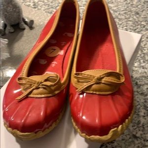 London Fog mucklucks  size 7 red